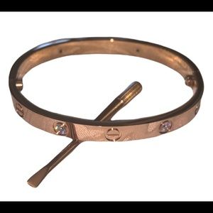 Rose gold screw bracelet with crystals